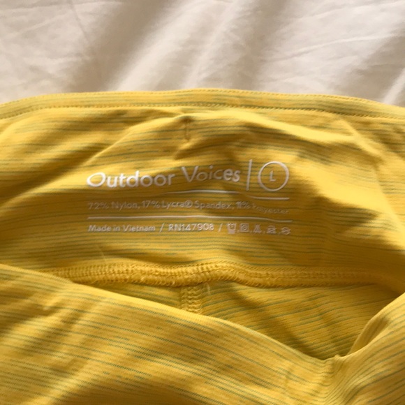 Outdoor Voices Techsweat flex in yellow - Picture 3 of 4
